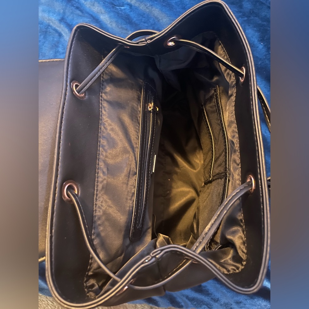 Guess Backpack - Picture 5 of 5